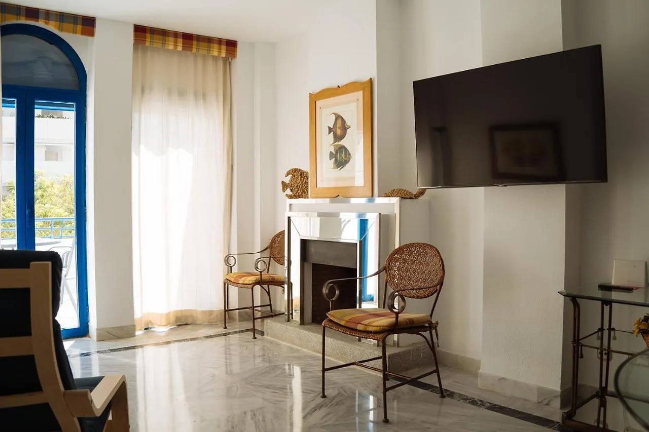 Apartment Komodo Marbella House - Bright Beachfront Duplex With Parking, Pool & Gym