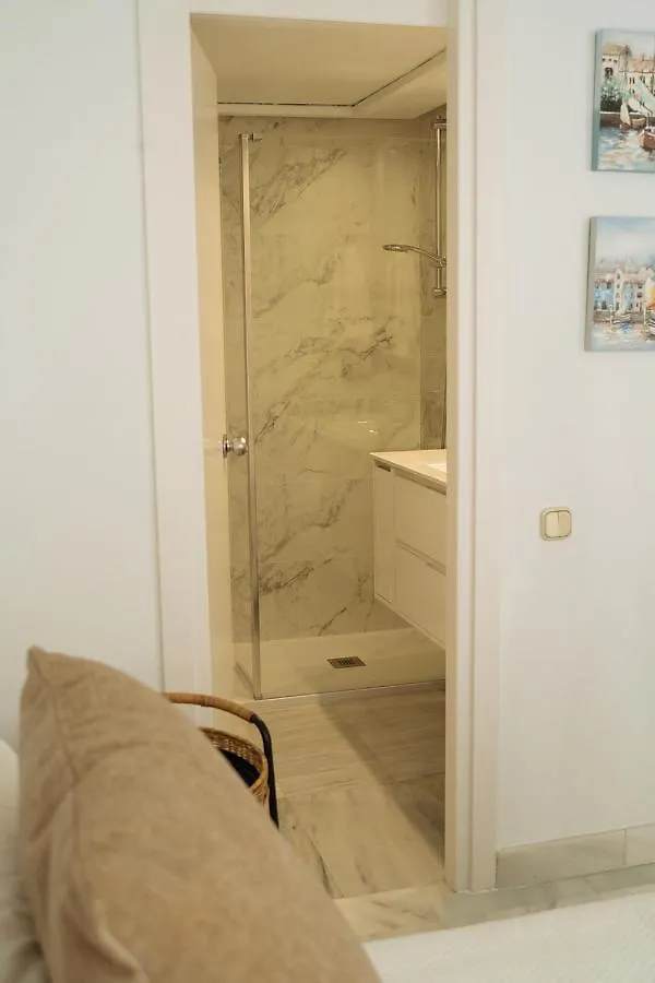 Komodo Marbella House - Bright Beachfront Duplex With Parking, Pool & Gym Spain