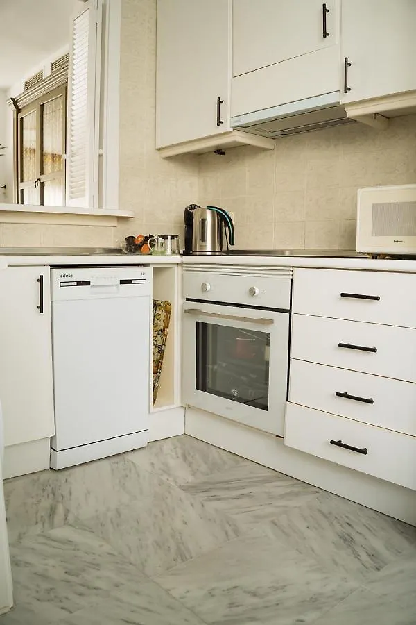Komodo Marbella House - Bright Beachfront Duplex With Parking, Pool & Gym Apartment