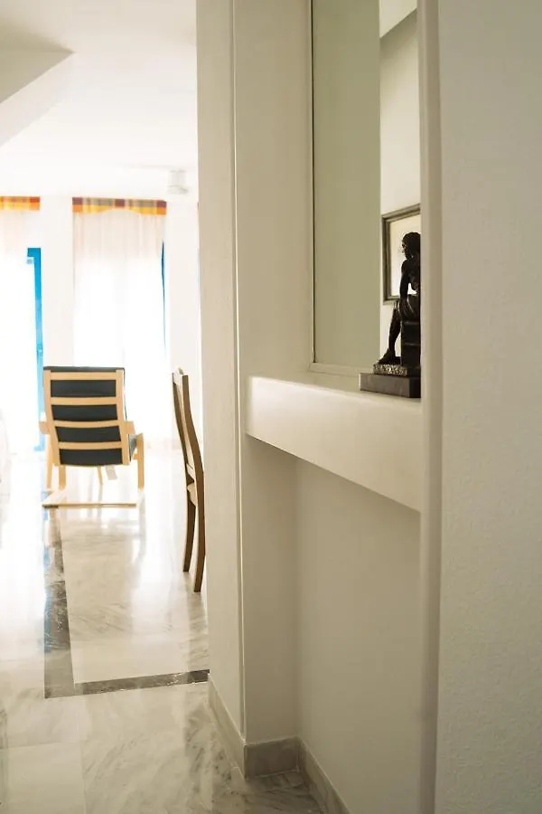 Komodo Marbella House - Bright Beachfront Duplex With Parking, Pool & Gym Apartment