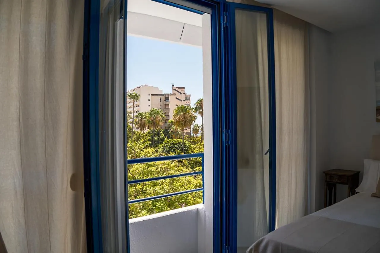 Komodo Marbella House - Bright Beachfront Duplex With Parking, Pool & Gym Espanha