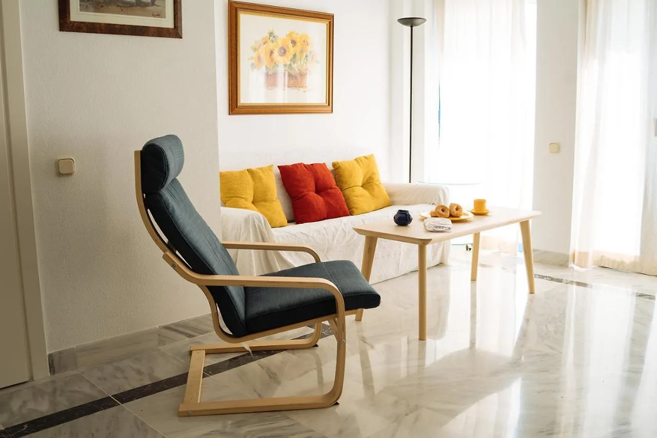 Komodo Marbella House - Bright Beachfront Duplex With Parking, Pool & Gym 0*,  Espanha