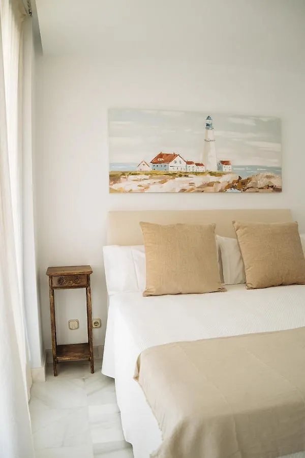 Komodo Marbella House - Bright Beachfront Duplex With Parking, Pool & Gym