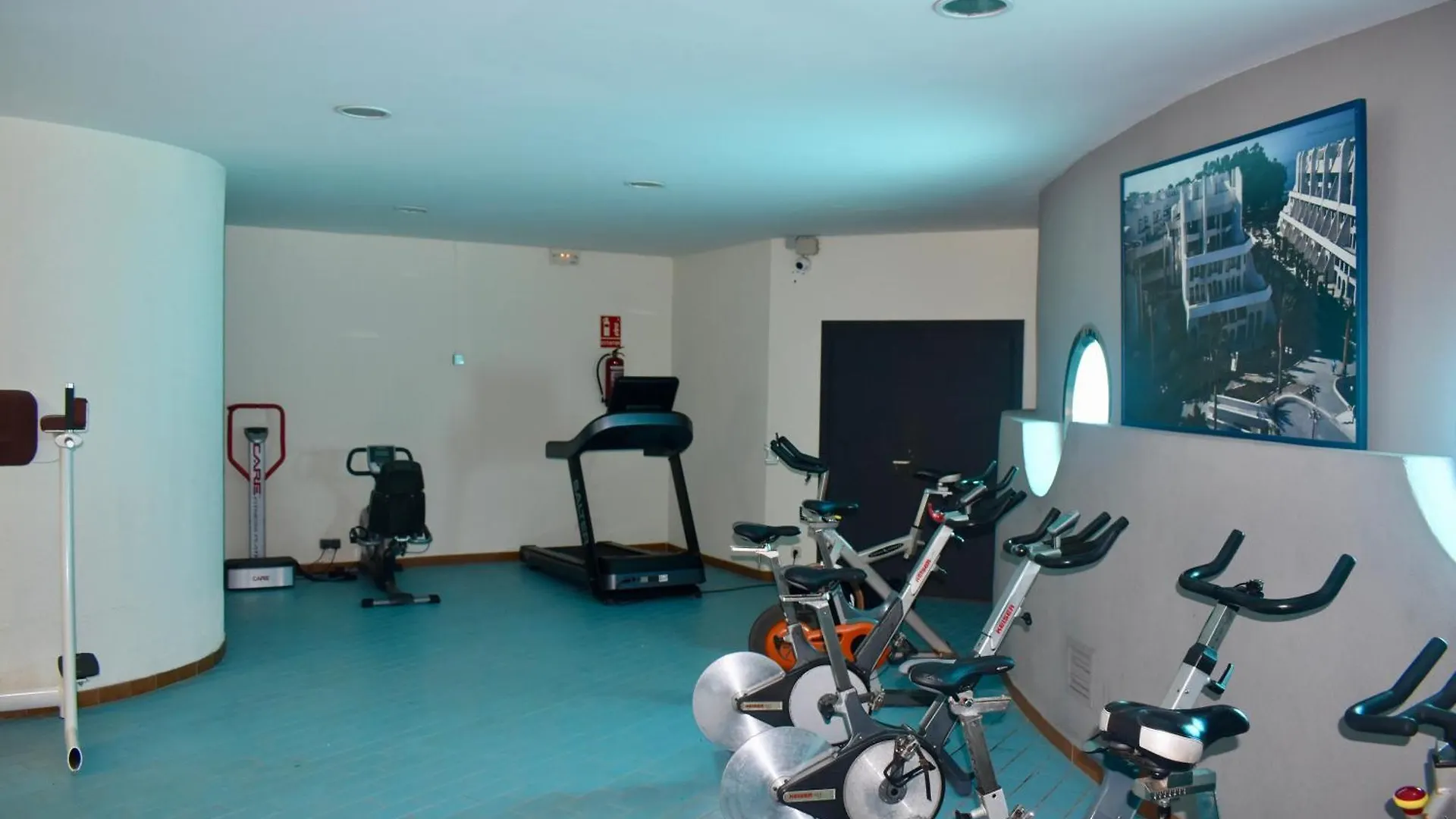 Komodo Marbella House - Bright Beachfront Duplex With Parking, Pool & Gym Spain