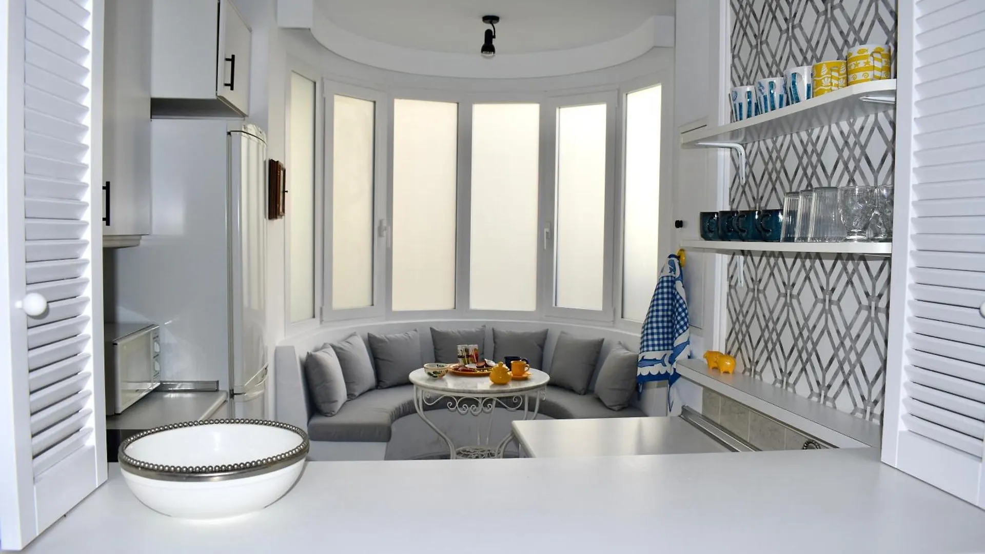 Komodo Marbella House - Bright Beachfront Duplex With Parking, Pool & Gym
