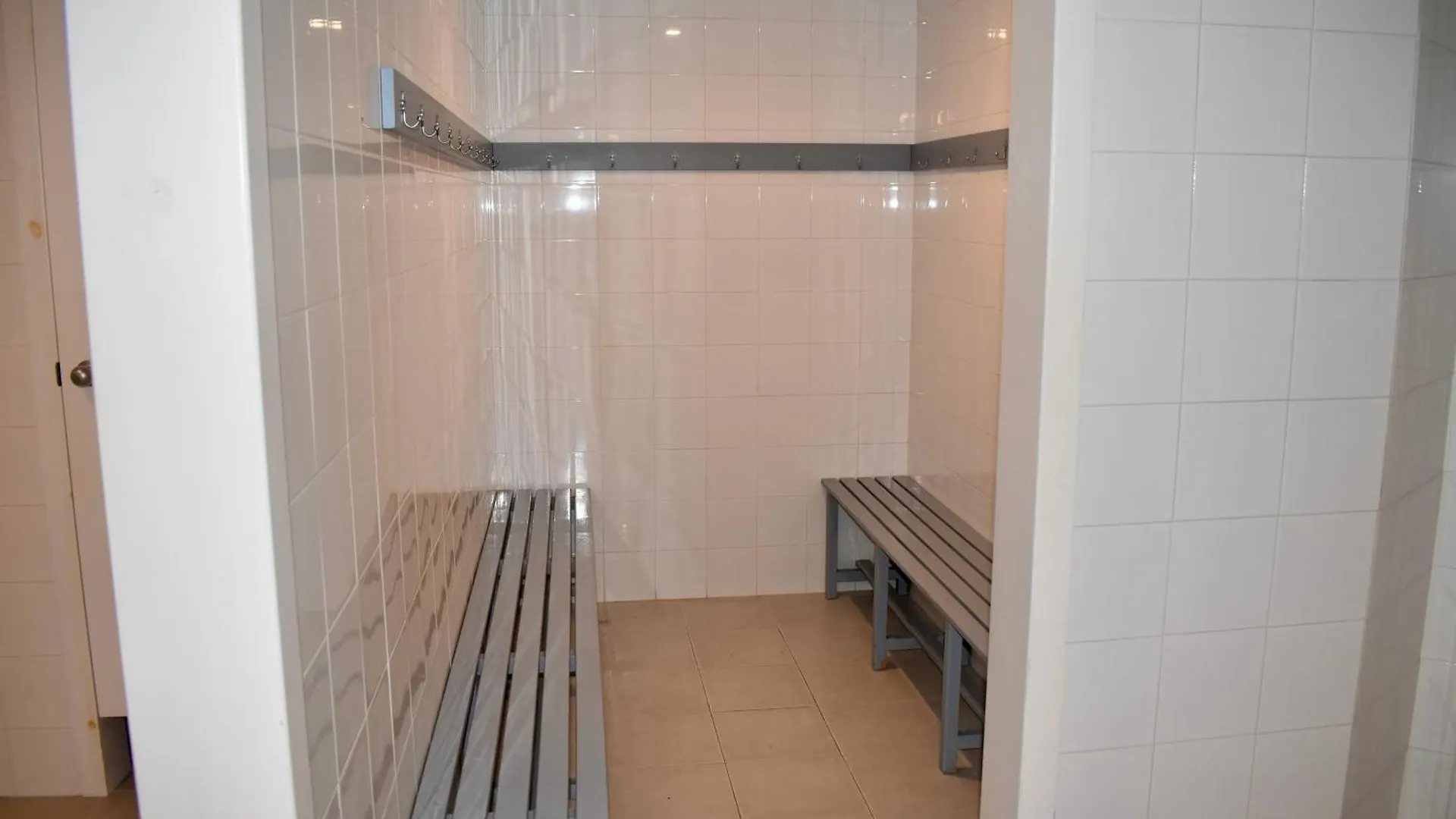 Apartamento Komodo Marbella House - Bright Beachfront Duplex With Parking, Pool & Gym