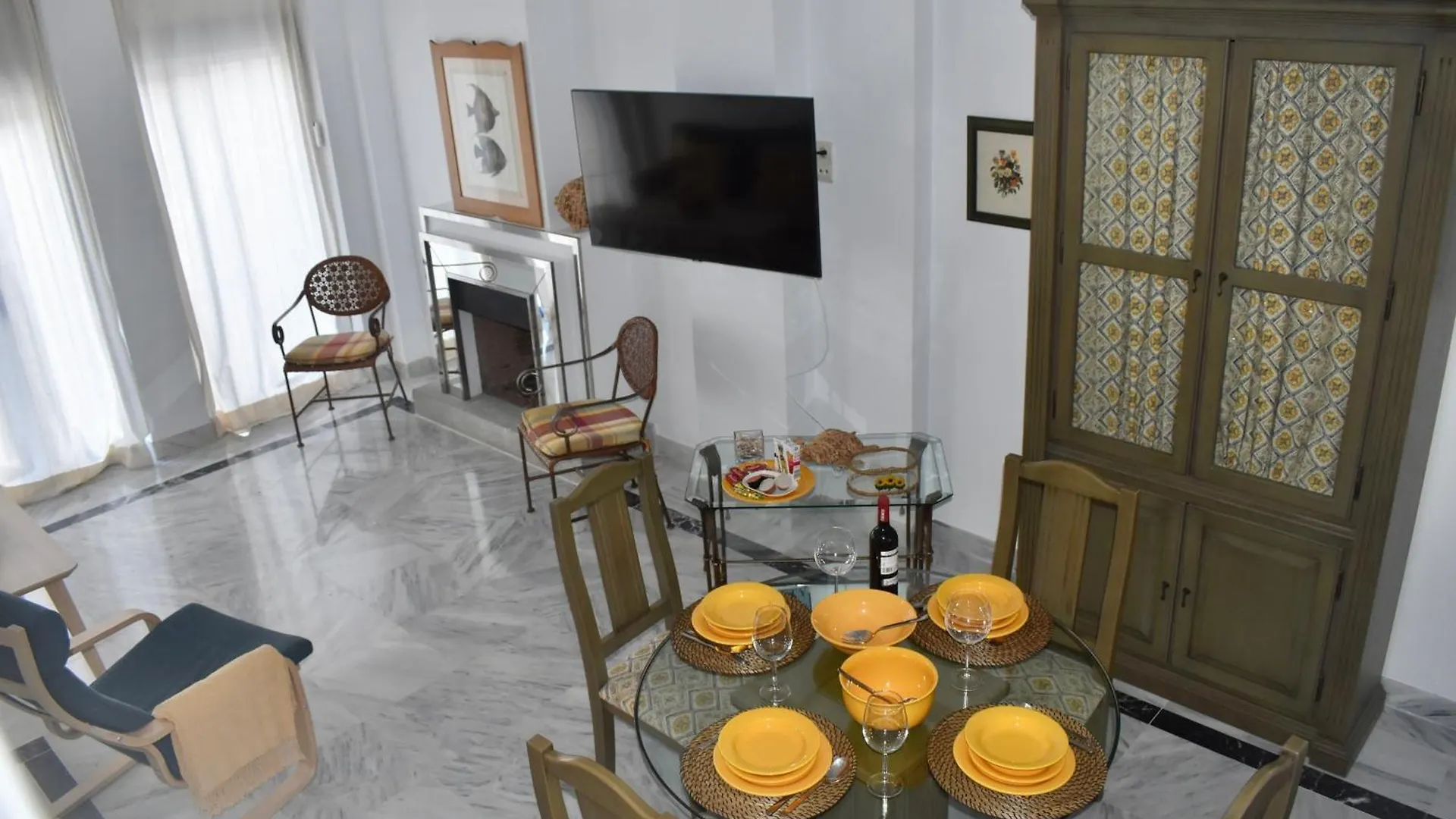 Apartamento Komodo Marbella House - Bright Beachfront Duplex With Parking, Pool & Gym