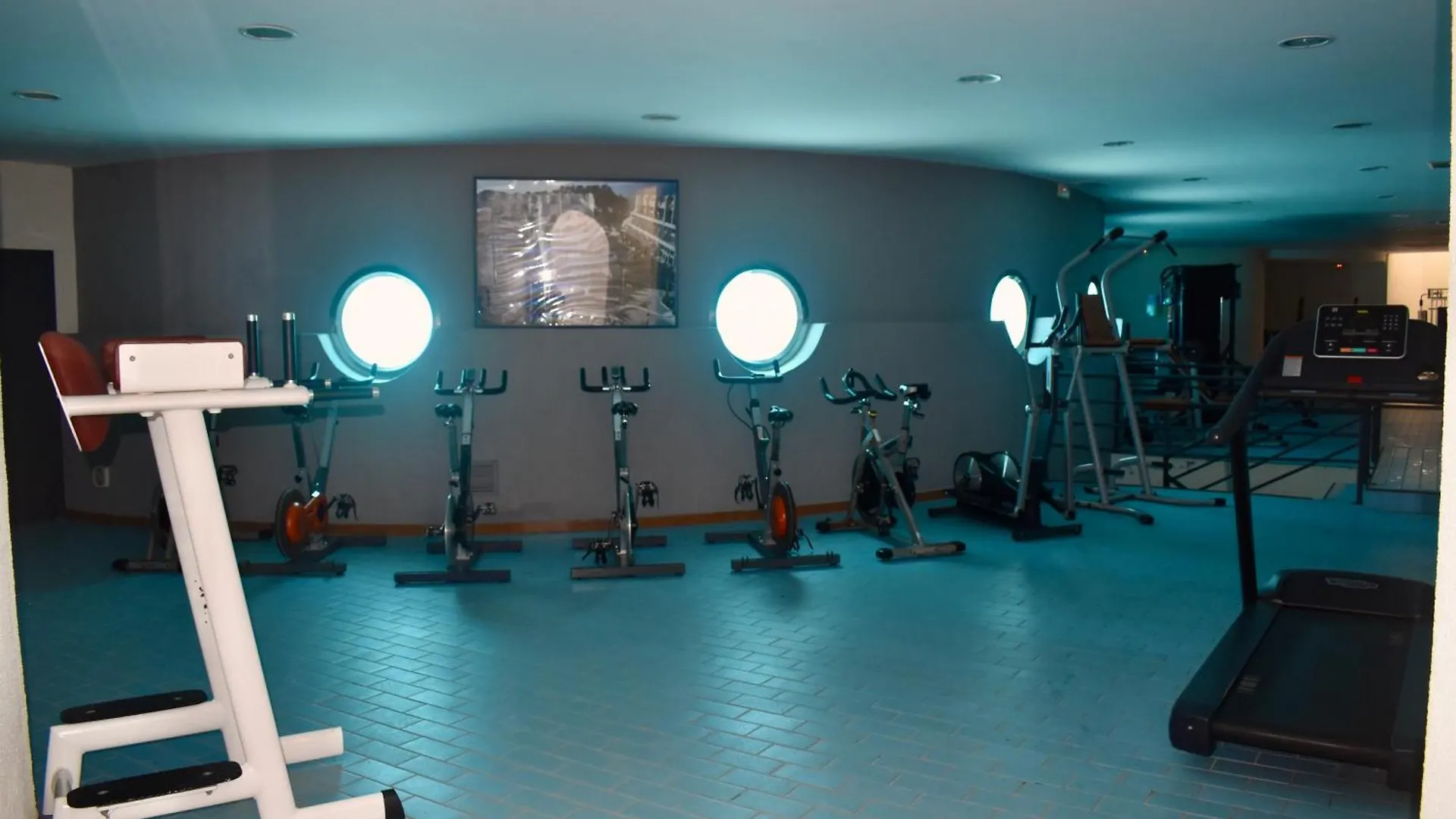 Apartment Komodo Marbella House - Bright Beachfront Duplex With Parking, Pool & Gym