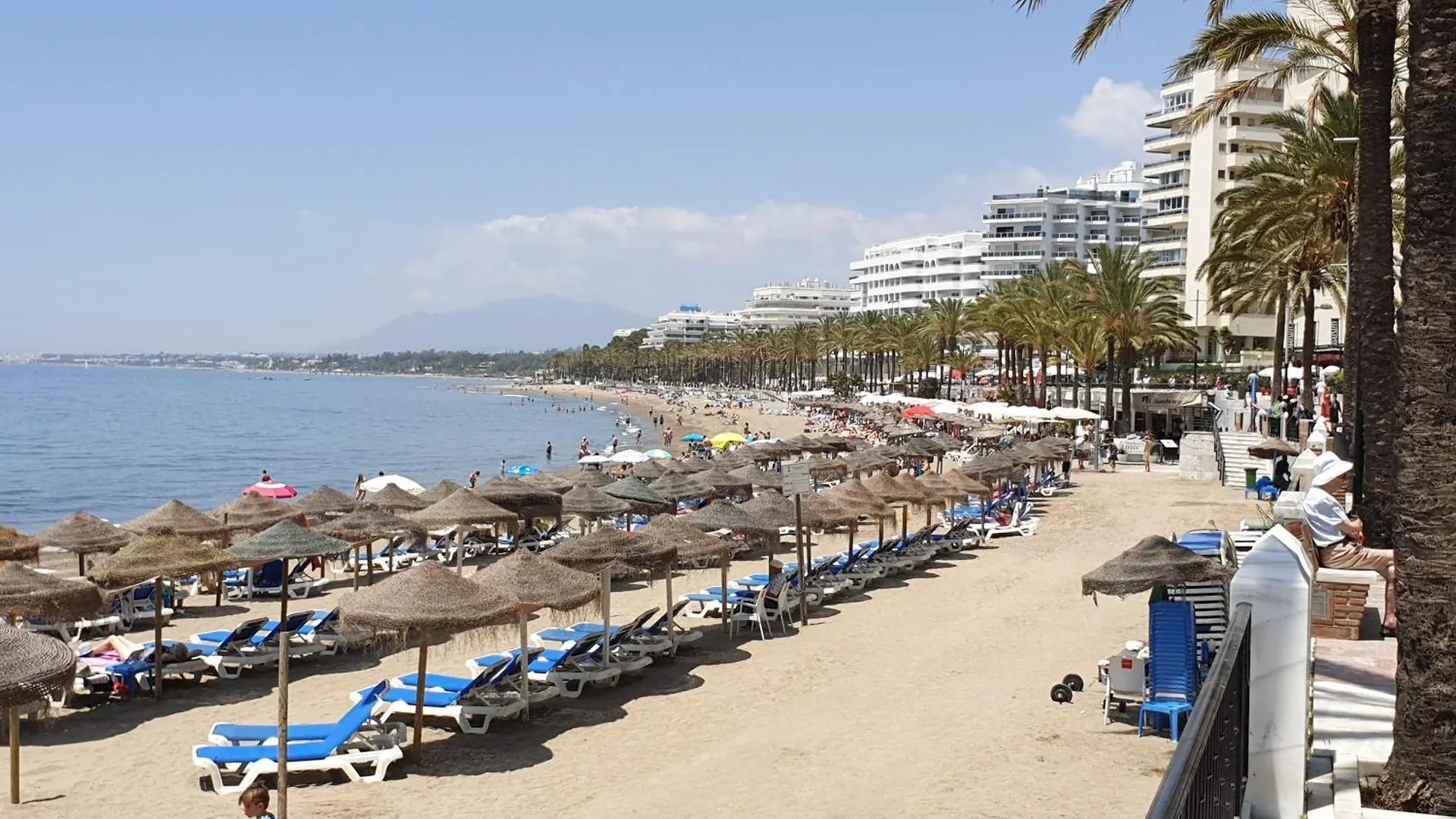 Komodo Marbella House - Bright Beachfront Duplex With Parking, Pool & Gym Apartment